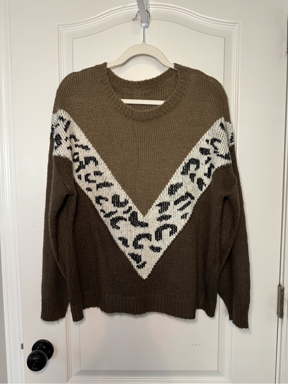 Women's Brown Chevron Leopard-Print Crewneck Sweater